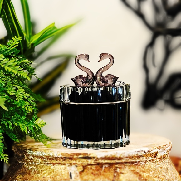 NEW Enchante Luxe Vanilla Swan Topper 4.5 OZ Bougie Parfumee Glass Candle - Picture 1 of 16